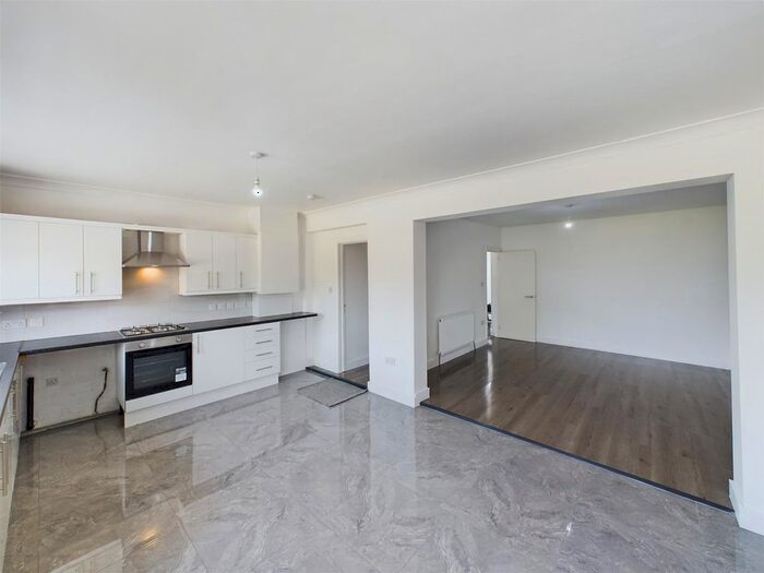 4 Bedroom Semi-Detached House To Rent In Spring Grove Road, Hounslow, TW3