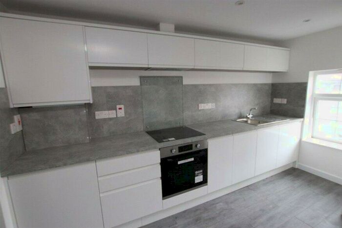 2 Bedroom Flat To Rent In Zinzan Street, Reading, RG1