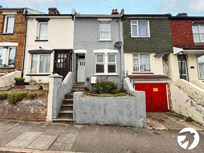 2 Bedroom Terraced House For Sale In Gordon Road, Chatham, Kent, ME4