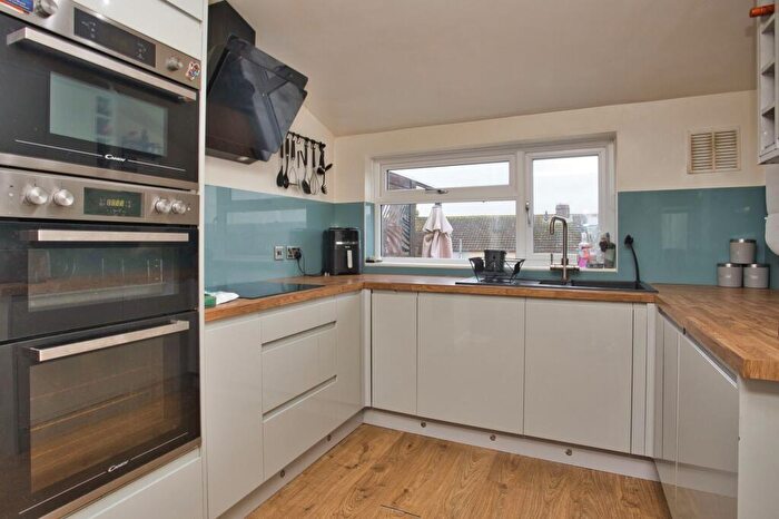 3 Bedroom Terraced House For Sale In Hamilton Road, Dover, CT17