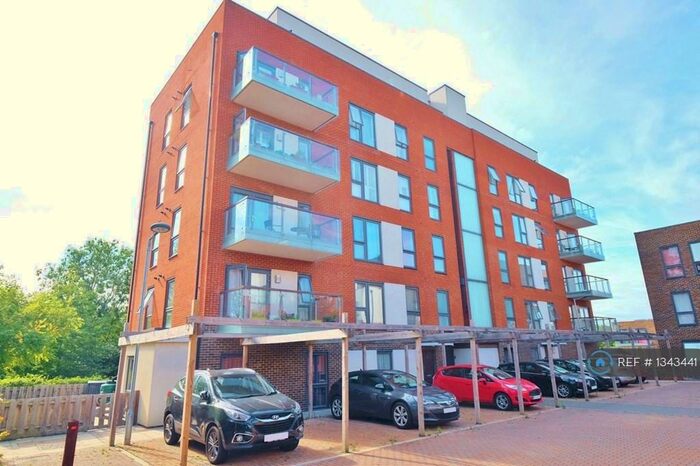 2 Bedroom Flat To Rent In Pinnacle House, Orpington, BR5