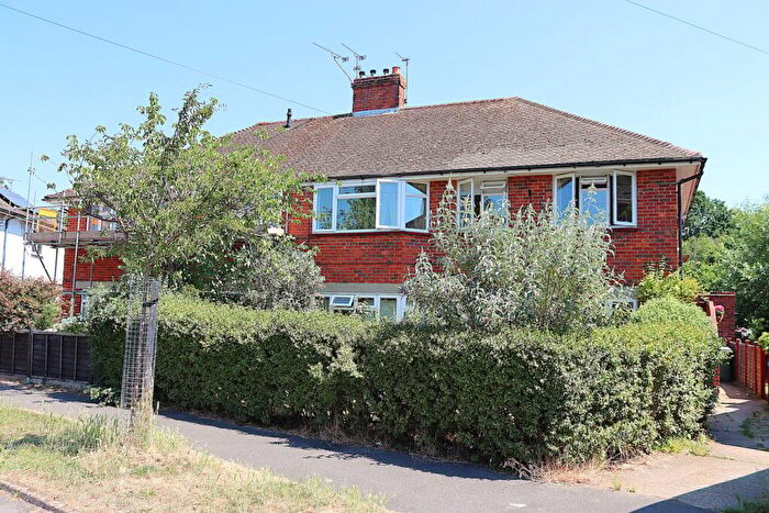 2 Bedroom Maisonette For Sale In Birchett Road, Farnborough, GU14
