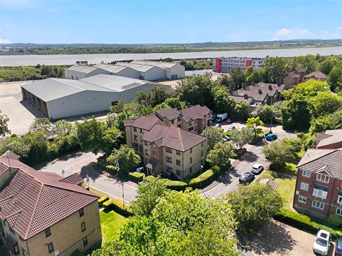 1 Bedroom Flat For Sale In Wroxall Court, Linnet Way, Purfleet-On-Thames, RM19