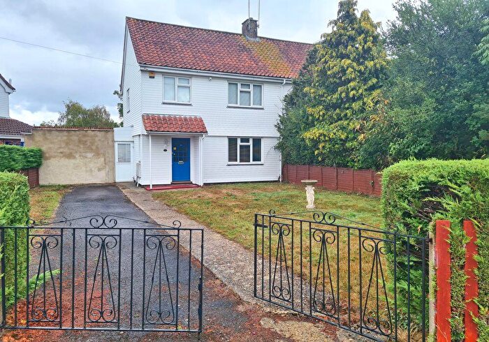 3 Bedroom Semi-Detached House For Sale In Spicers Way, Totton, Southampton, SO40