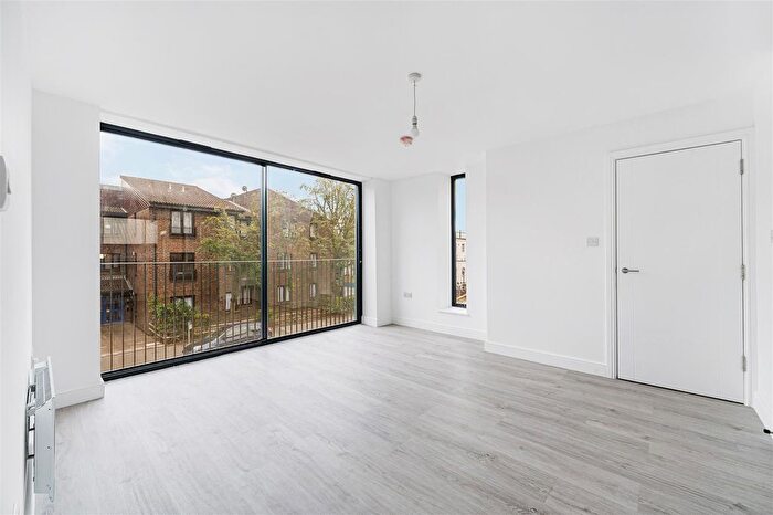 2 Bedroom Flat To Rent In Spencer Road, Acton, W3