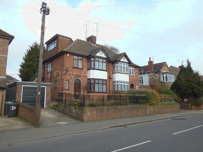 3 Bedroom Detached House To Rent In Montrose Avenue, Luton, LU3