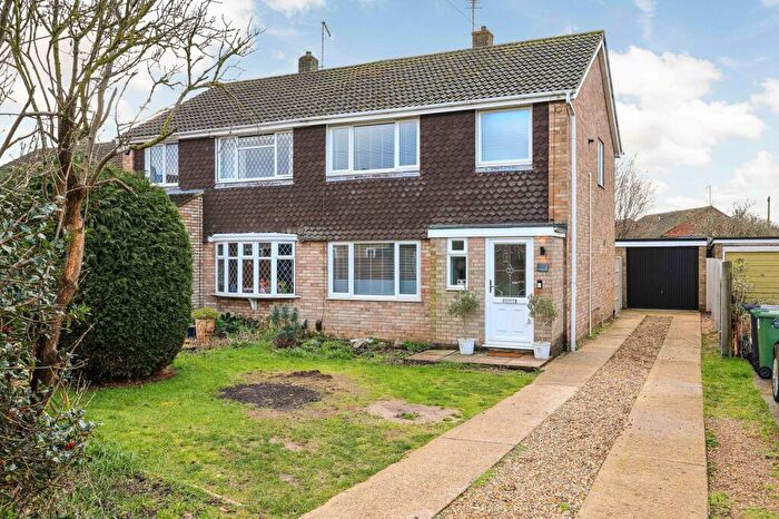 3 Bedroom Semi-Detached House For Sale In Wells Close, Brampton, PE28