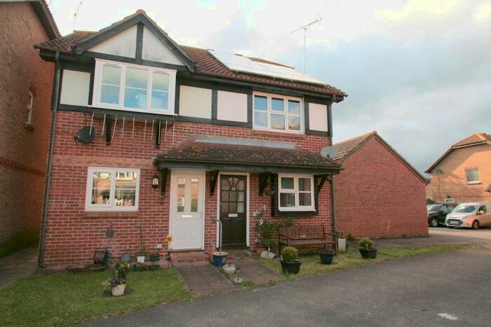 2 Bedroom Semi-Detached House To Rent In Grassmere Close, Littlehampton, BN17