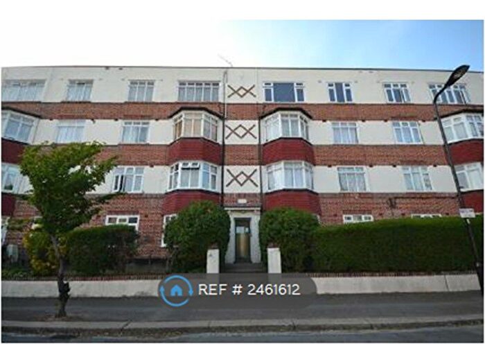 2 Bedroom Flat To Rent In Grosvenor Court, London, E10