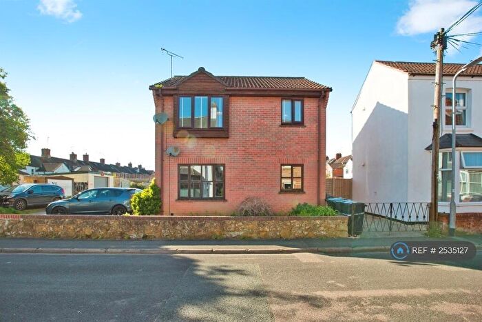 1 Bedroom Flat To Rent In Camborne Place, Yeovil, BA21