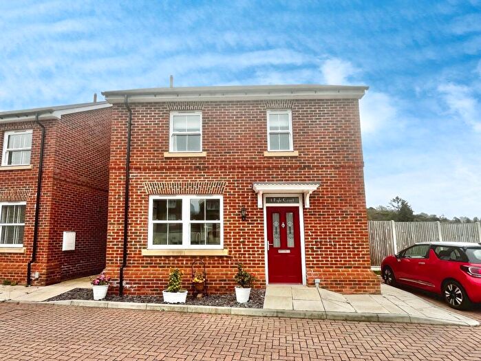 3 Bedroom Detached House For Sale In Kyle Court, Dover, CT16