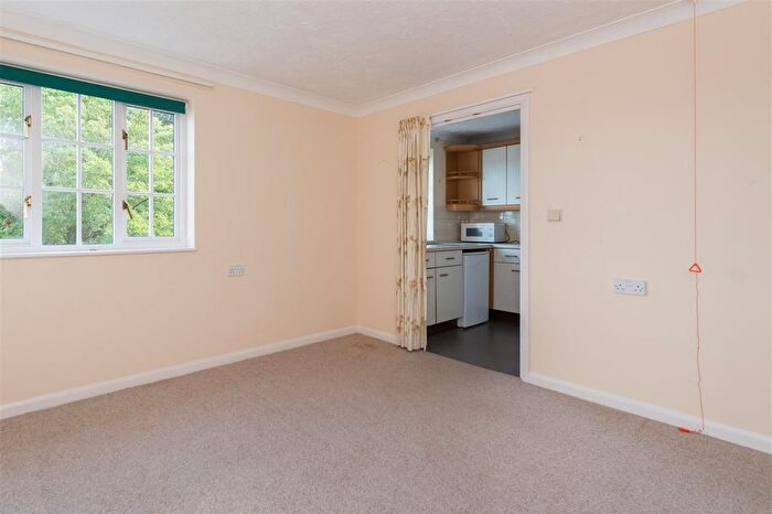 2 Bedroom Flat For Sale In Deans Mill Court, Canterbury, CT1