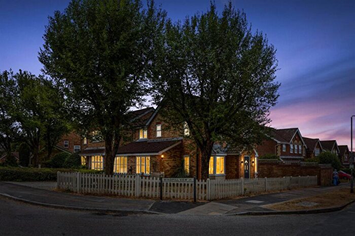 4 Bedroom Detached House For Sale In Windmill View, Patcham, Brighton, BN1