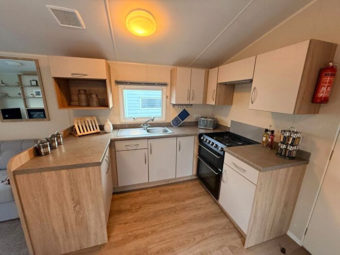 2 Bedroom Mobile/park Home For Sale In Fenny Bentley, Ashbourne, DE6