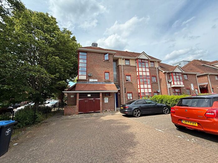 2 Bedroom Flat To Rent In Union Road, Wembley, HA0