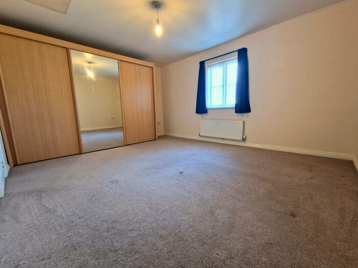 4 Bedroom Town House To Rent In Bluebell Way, Carterton, OX18