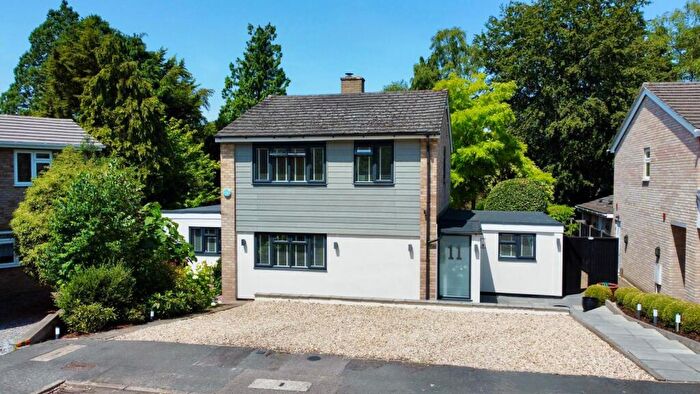 3 Bedroom House For Sale In Fern Close, Frimley, GU16