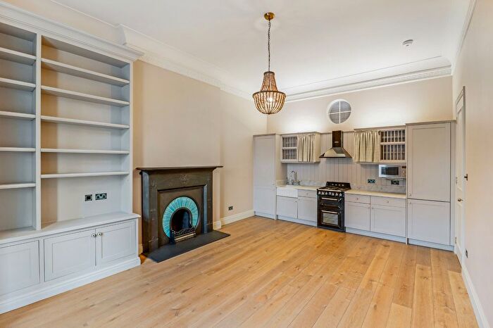 2 Bedroom Flat To Rent In Sussex Gardens, Lancaster Gate, W2