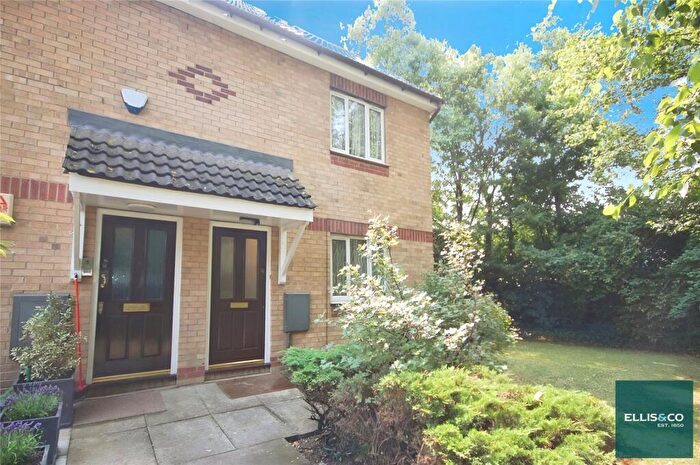 2 Bedroom Apartment To Rent In Dorset Mews, Finchley, N3