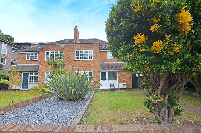 2 Bedroom Maisonette To Rent In Cambridge Road, Teddington, TW11