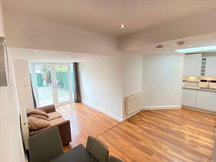 2 Bedroom End Of Terrace House To Rent In St Andrews Road, Acton, W3