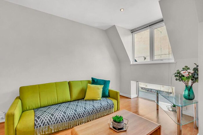 1 Bedroom Flat To Rent In Cliff Road, Leeds, LS6