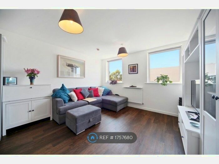 2 Bedroom Flat To Rent In Old Devonshire Road, London, SW12