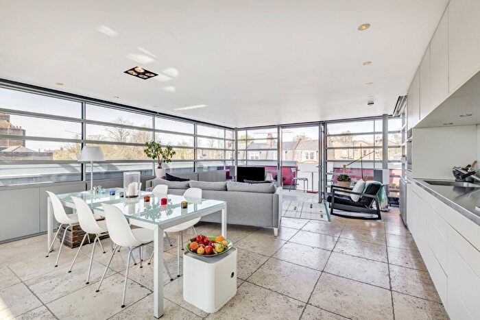 3 Bedroom Detached House For Sale In Bacons Lane, Highgate Village, London, N6