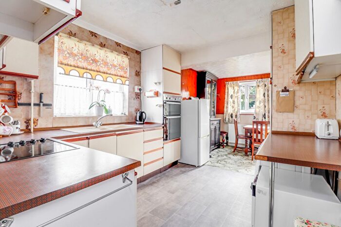 2 Bedroom Semi-Detached Bungalow For Sale In Clifton Avenue, Benfleet, SS7