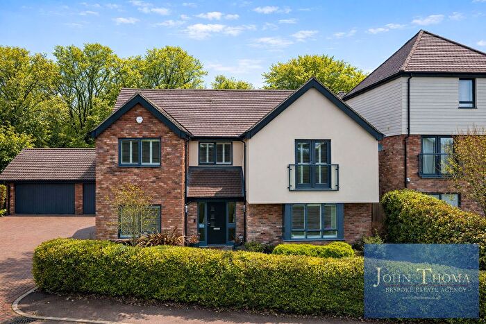 5 Bedroom Detached House For Sale In Park View, Chigwell, IG7