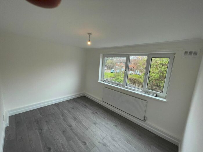 2 Bedroom Flat To Rent In Brading Crescent, London, E11
