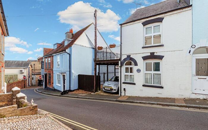 3 Bedroom Terraced House For Sale In Cowes, Isle Of Wight, PO31