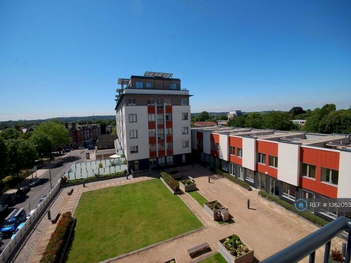 2 Bedroom Flat To Rent In Lait House, Beckenham, BR3