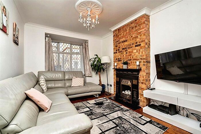 4 Bedroom Detached House For Sale In Mildmay Road, Romford, RM7