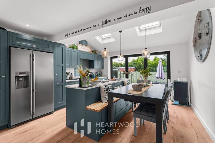 4 Bedroom End Of Terrace House For Sale In Ashby Gardens, St. Albans, AL1