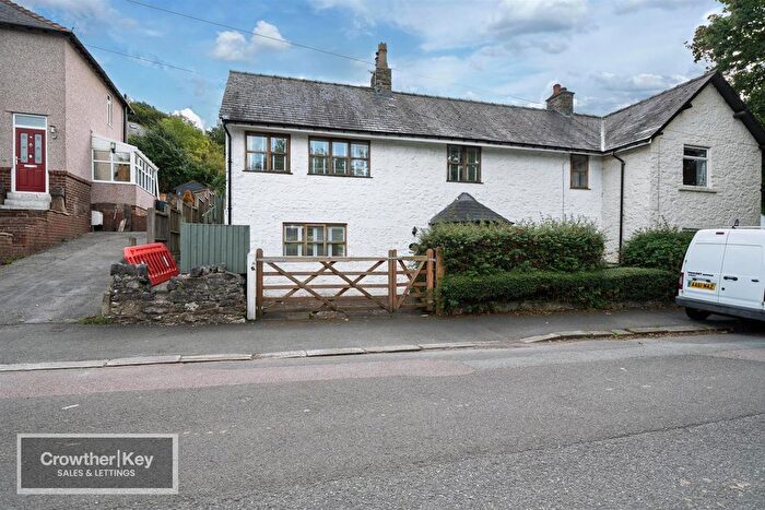 3 Bedroom Cottage For Sale In Macclesfield Old Road, Buxton, SK17