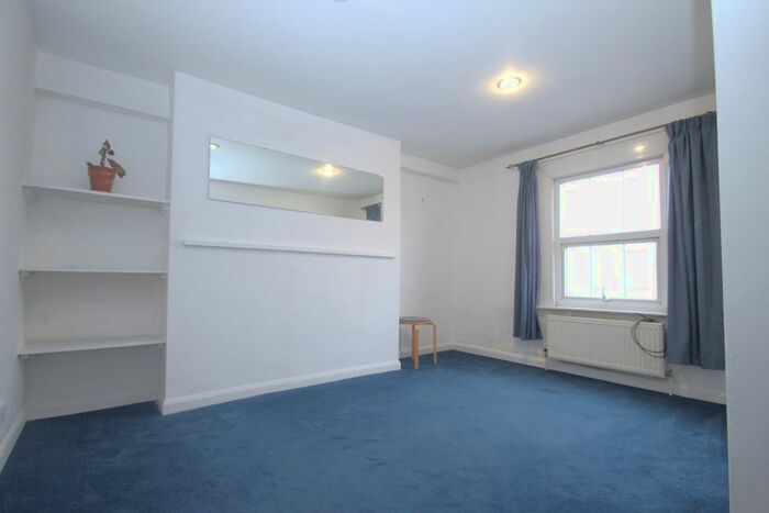 1 Bedroom Flat To Rent In Bridge Road, East Molesey, KT8
