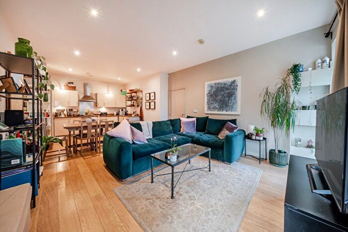 2 Bedroom Flat For Sale In Old Devonshire Road, Balham, SW12