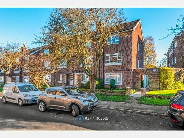 3 Bedroom Flat To Rent In Bournehall Road, Bushey, WD23