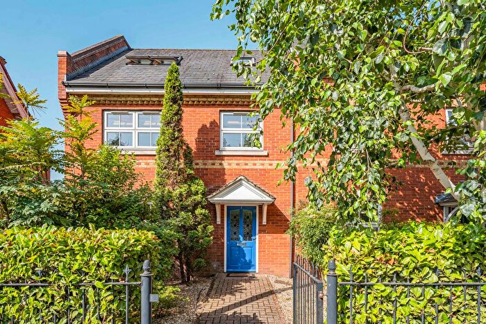 1 Bedroom Flat For Sale In Victoria Mews, St. Judes Road, Englefield Green, Egham, TW20
