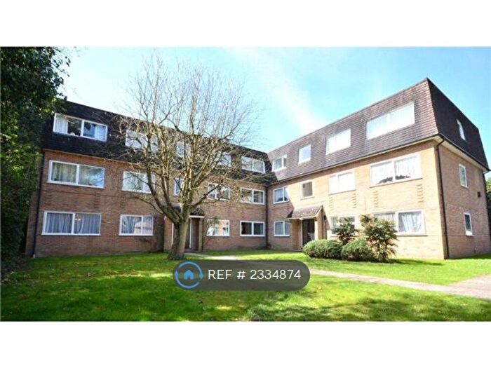 2 Bedroom Flat To Rent In Gothic Court, Sandhurst, GU47
