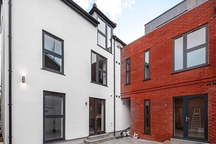 1 Bedroom Flat To Rent In Lenten Street, Alton, Hampshire, GU34