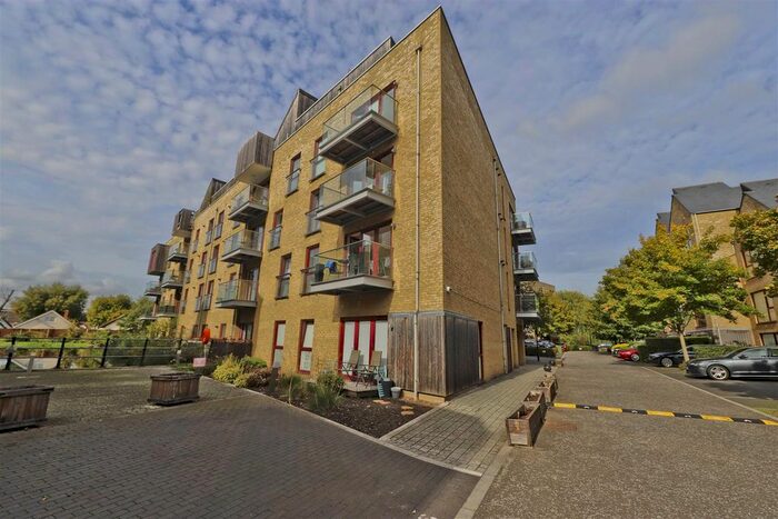 2 Bedroom Flat For Sale In Kings Mill Way, New Denham, UB9