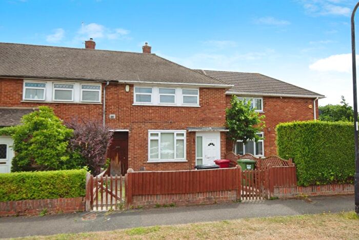 3 Bedroom Terraced House For Sale In Fox Road, Slough, SL3