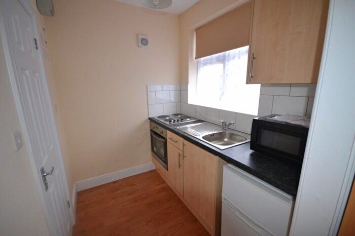 Studio To Rent In Deanscroft Avenue, London, NW9