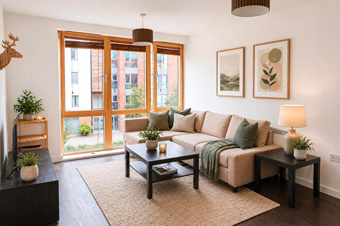 2 Bedroom Flat To Rent In Crown And Anchor House, Sweetman Place, BS2