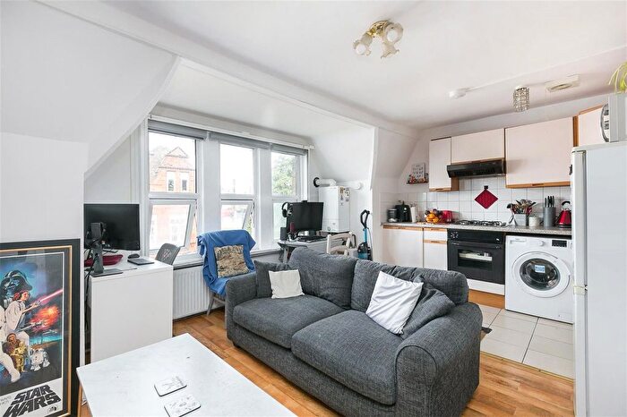 1 Bedroom Flat To Rent In Streatham High Road, London, SW16