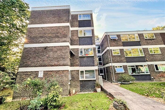 2 Bedroom Flat For Sale In Branksome Wood Road, BH2