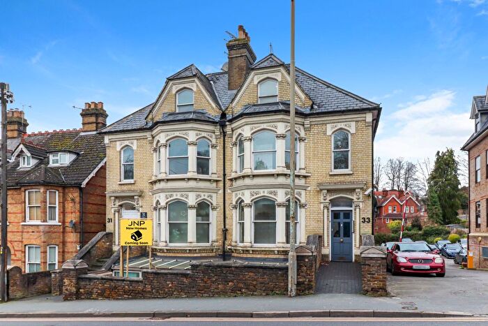 2 Bedroom Flat To Rent In Amersham Hill, High Wycombe, Buckinghamshire, HP13