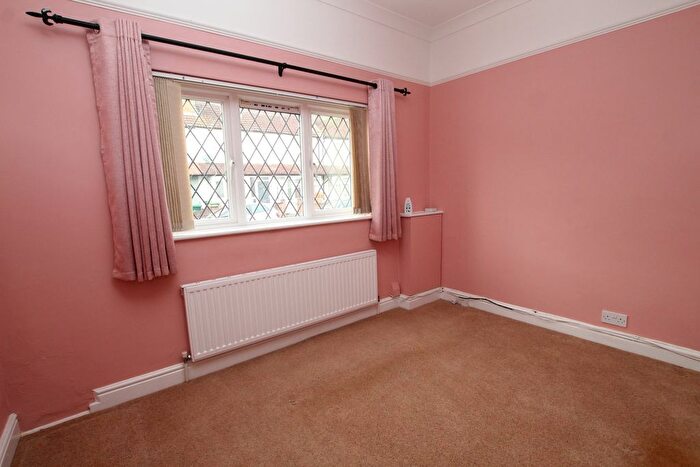 2 Bedroom Semi-detached Bungalow For Sale In Sheep Walk, Shepperton, TW17